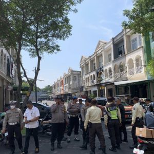 Polsek Bekasi Selatan Gelar Patroli Kamtibmas di Pusat Keramaian