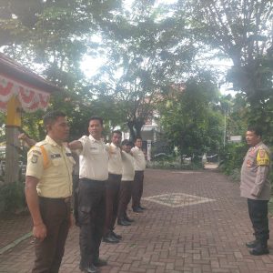 Cegah Kejahatan, Bhabinkamtibmas Polsek Medan Satria Beri Pembinaan Satpam dan Warga Pejuang