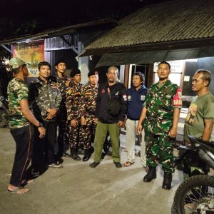 Kolaborasi Patroli Siskamling Koramil Pulogadung dan Komduk Jaga Keamanan Lingkungan.