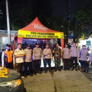 Jaga Kamtibmas, Babinsa Koramil 01/Menteng Patroli Tiga Pilar Bersama Warga Masyarakat