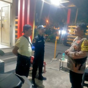 Perkuat Kemitraan, Polsek Medan Satria Kunjungi Pos Siskamling di Permata Harapan Baru