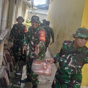 Dalam Rangka HUT TNI ke-80, Koramil 10/Sukatani Gelar Karya Bakti di SMKN 1 Tambelang
