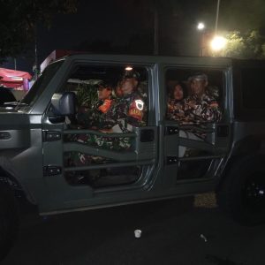Kolaborasi Patroli/Siskamling Kodim 0505/JT dengan Komduk di Wilayah Cakung.