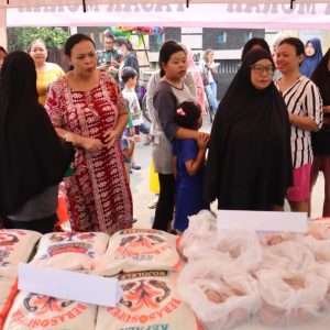 Warga Serbu Pasar Murah Kodim  0504/Jakarta Selatan