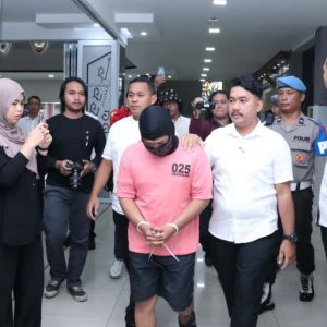 Polda Kalbar Tangkap Empat Penyusup Aksi Masa di Mapolda dan kantor DPRD Provinsi Kalbar, Bom Molotov dan Senjata Tajam Disita