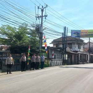 Polsek Cibarusah Lakukan Penyekatan Antisipasi Demo Ojol Menuju Jakarta