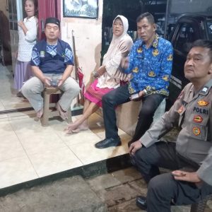 Perkuat Keamanan Lingkungan, Polisi Sambangi Pos Kamling di Rawaroko