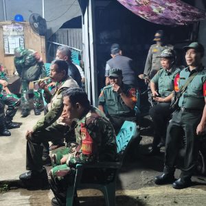 Kolaborasi Patroli/Siskamling Kodim 0505/JT Bersama Komduk di Wilayah Cipayung.