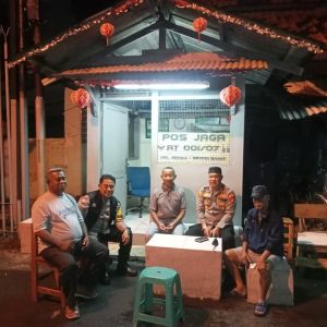 Kapolsek Bekasi Barat Sambangi Pos Kamling, Ajak Warga Aktif Jaga Keamanan