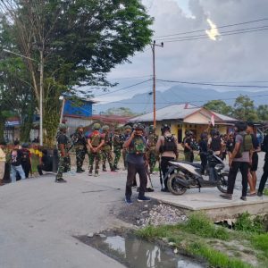Brimob Polda Papua Bersama Aparat Keamanan Setempat Berhasil Evakuasi Enam Personel TNI AD Satgas Maleo Kopassus di Yalimo, Tiga Luka Berat