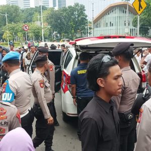 Peserta Aksi di Monas Alami Kejang, Polisi Sigap Berikan Pertolongan