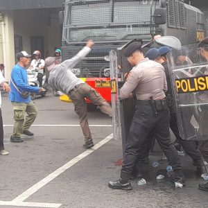Penanganan Simulasi Sabhara Polres Metro Bekasi Kota Mengenai Aksi Unjuk Rasa