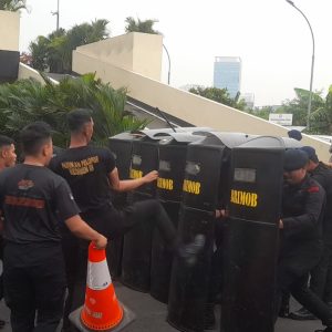 Latihan Gabungan Penanggulangan Aksi Unras Resimen Pelopor Mabes Polri
