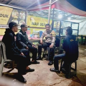 Tingkatkan Kewaspadaan, Polisi Sambangi Pos Kamling di Bojong Rawalumbu
