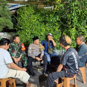 Tingkatkan Kamtibmas, Babinsa Koramil 05/Tanah Abang Bersama Tiga Pilar dan Komponen Pendukung Laksanakan Pos Kampling