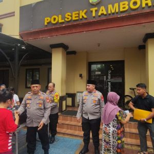 Polsek Tambora Melakukan Giat Jum’at Peduli