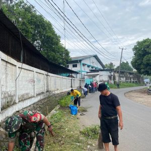 Babinsa Cikiwul Gelar Komsos dan Karbak K3, Pererat Kebersamaan serta Wujudkan Lingkungan Bersih dan Aman