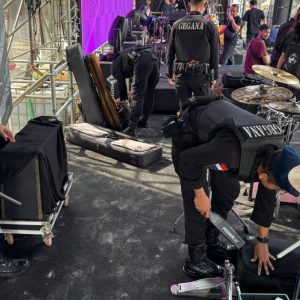 Brimob Polda Metro Jaya Pastikan Keamanan dan Kenyamanan Penonton di Awesome Skool Fest 2025 Ancol.