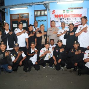 Ngopi Sat Kamling Polsek Medansatria, Kapolres Metro Bekasi Kota Apresiasi Peran Warga dalam Menjaga Kamtibmas