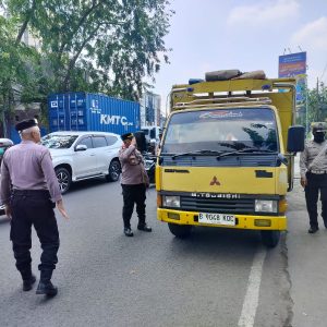 Polsek Medansatria Lakukan Pemantauan dan Penyekatan di Perbatasan Bekasi-Jakarta Timur