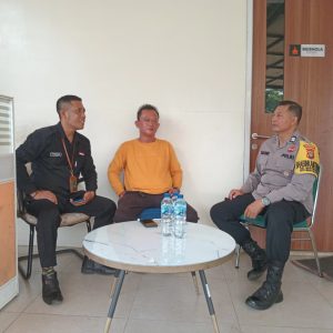 Jaga Kemitraan, Bhabinkamtibmas Bantargebang Sambangi Pos Keamanan Warga