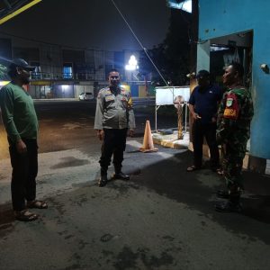 Perkuat Sinergi, TNI-Polri Gelar Patroli dan Beri Imbauan di Cimuning