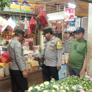 POLSEK BANTAR GEBANG LAKSANAKAN PATROLI KE SENTRAL EKONOMI PASAR BANTAR GEBANG