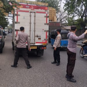 Apel dan Pemantuan di Perbatasan Bekasi-Jakarta Timur Personil Polsek Medansatria