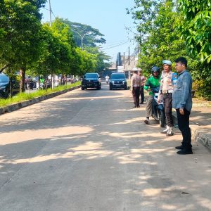 Polsek Jatisampurna Laksanakan Penyekatan Massa Aksi ke DPR/MPR RI
