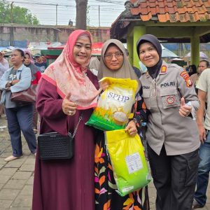 Gerakan Pangan Murah Polda Metro Jaya dan BANG JAPAR Disambut Antusias Warga Pekayon Pasar Rebo Jaktim, 6 TON Beras SPHP Ludes dalam Dua Jam di Taman Kopi