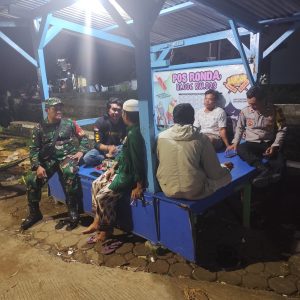 Cegah Gangguan Kamtibmas, Koramil 02/Pondok Gede Bersama Tiga Pilar dan Komduk Intensifkan Patroli dan Siskamling