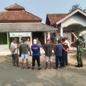 Semarak HUT TNI ke 80, Kodiklat TNI Gelar Karya Bakti dan Berikan Bantuan Untuk Fasum