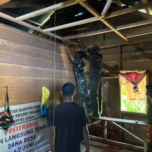 Bantu Warga Kurang Mampu Jelang Peringatan HUT Ke-80 TNI, Kodim 1710/Mimika Perbaiki Rumah Tidak Layak Huni