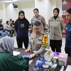 Polres Metro Jakarta Barat Gelar Donor Darah Sambut Hari Jadi Polwan ke-77