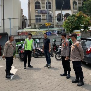 Polsek Bekasi Selatan Gelar Patroli Skala Sedang, Jaga Kondusifitas Wilayah Sentra Ekonomi