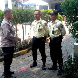Bhabinkamtibmas Jakasetia Sambangi Ruko Grand Galaxy, Sampaikan Pesan Kamtibmas