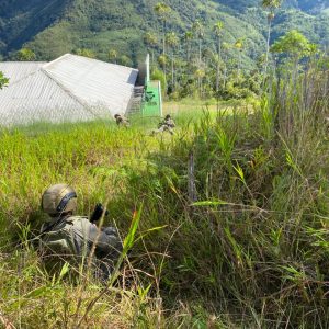 Satgas Ops Damai Cartenz Pukul Mundur KKB Usai KKB Bakar Bangunan Puskesmas di Kiwirok Yang Sudah Tidak Beroperasi