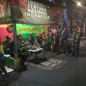 Kodim 0505/JT Gelar Patroli/Siskamling Bersama Komduk di Wilayah Pasar Rebo.