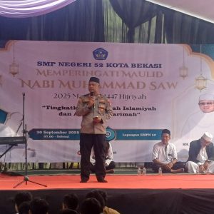 Kapolsek Bekasi Barat Hadiri Peringatan Maulid Nabi di SMPN 52, Sampaikan Himbauan Kamtibmas kepada Pelajar