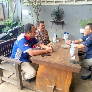 Sambangi Warga Himbauan Cegah Curanmor, Polsek Bantargebang Sambangi Warga Sumurbatu dan Tekankan Kunci Ganda