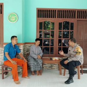 Jaga Kondusifitas, Bhabinkamtibmas Mustikasari Sambangi Tokoh Masyarakat