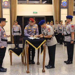 Kapolri Pimpin Sertijab Kabaintelkam dan Dankor Brimob Polri