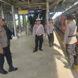 Antisipasi Pemantauan Keberangkatan Massa di Stasiun Bekasi Timur