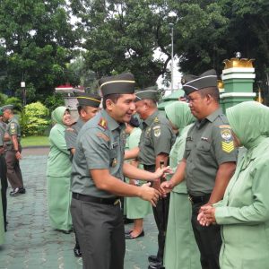 Dandim 0505/JT Pimpin Upacara Kenaikan Pangkat.