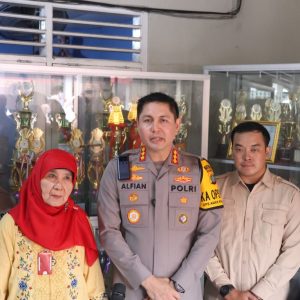 Kapolres Metro Jaktim Tinjau Program Makan Bergizi Gratis di SDS Kemala Bhayangkari 5