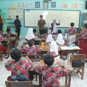 Makan Bergizi Gratis, Siswa SD di Cengkareng Antusias Isi Angket Menu Favorit