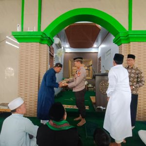Silaturahmi, Himbauan Kamtibmas, dan Sholat Jumat Keliling Kapolsek Bekasi Utara
