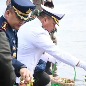 Kenang Jasa Para Pahlawan, Kodim 1710/Mimika Bersama Satuan TNI Di Mimika Gelar Upacara Tabur Bunga Dalam Rangka HUT Ke-80 TNI Tahun 2025