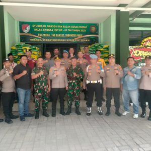KUNJUNGAN KAPOLSEK BANTAR GEBANG BESERTA STAF KE KORAMIL 05 BANTAR GEBANG DALAM RANGKA HUT TNI KE-80