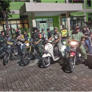 Sinergi Tiga Pilar dan Komduk, Babinsa Koramil 02/Pondok Gede Gelar Patroli Malam dan Monitoring Siskamling untuk Cegah Gangguan Kamtibmas